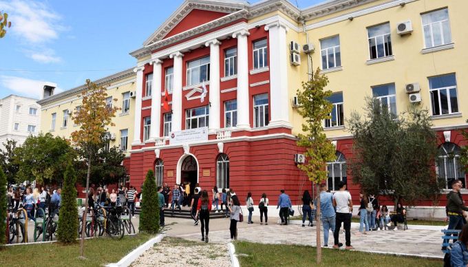Ulet numri i te diplomuarve ne 2018: 28.4 per qind e diplomave ne biznes e ligje